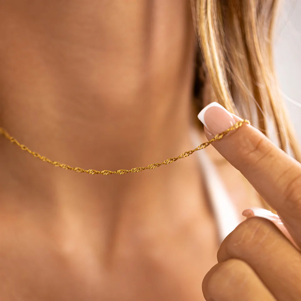 Round Pendant White Clover Necklace