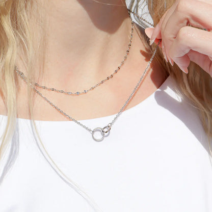 Interlocking rings necklace