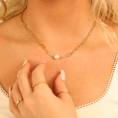 Paperclip chain necklace with pearl